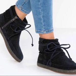 UGG REID MOC In Black sz 9 Suede lace up tie NICE